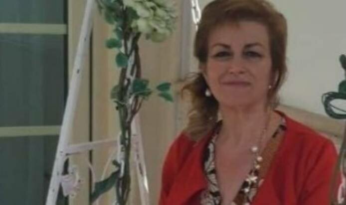 Dà fuoco alla moglie, poi la uccide a mani nude Dà fuoco alla moglie, poi la uccide a mani nude