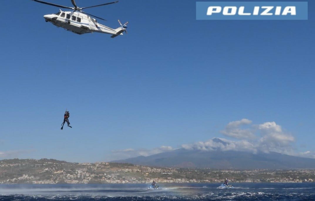 Salvataggio con eli-tuffo ad Aci Trezza, ma per finta