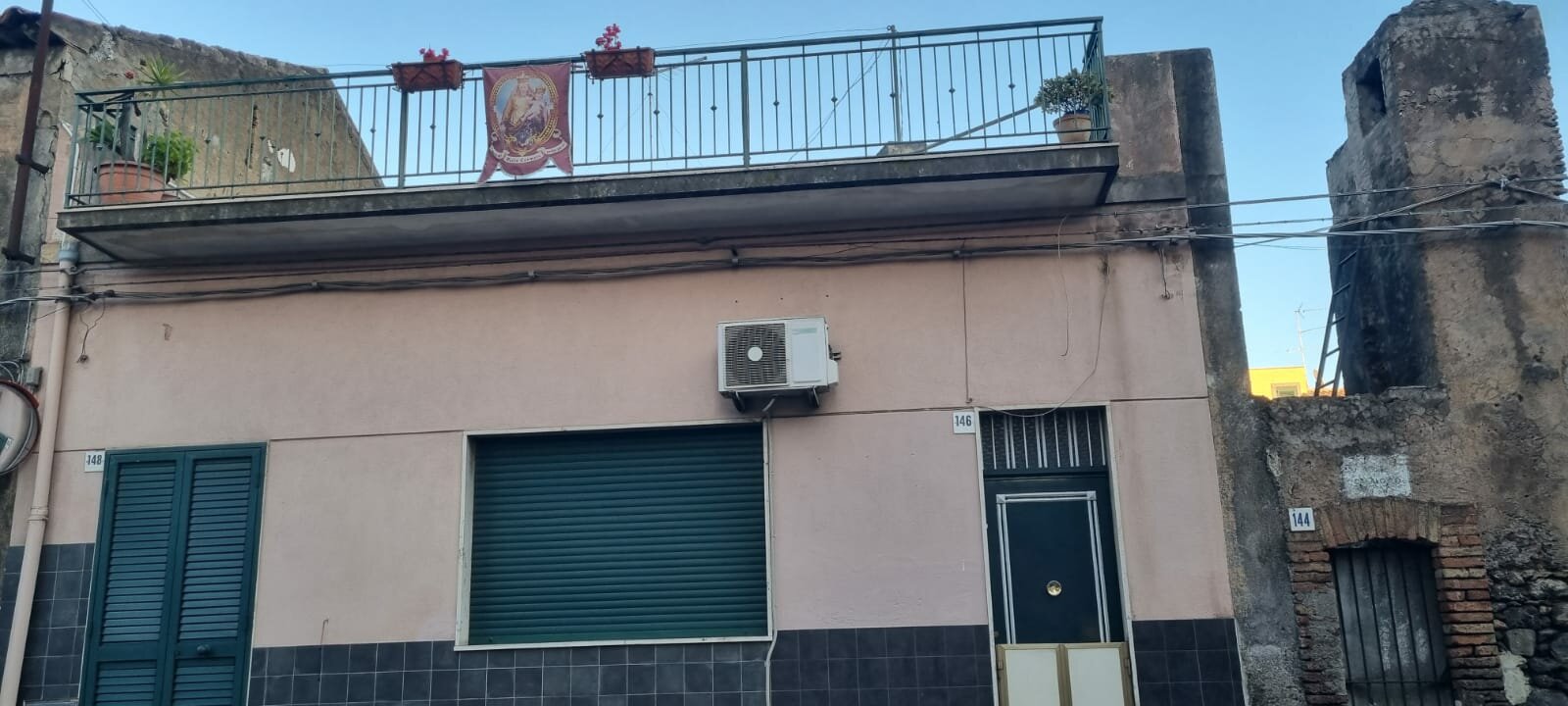 Anziana trovata in stato confusionale a terra