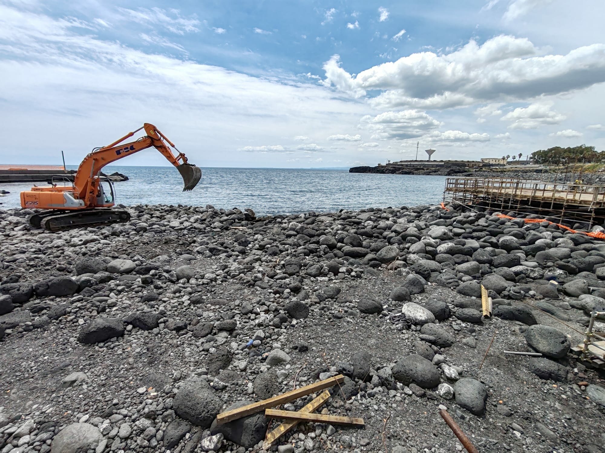 Rinasce la spiaggia di San Giovanni Li Cuti Rinasce la spiaggia di San Giovanni Li Cuti