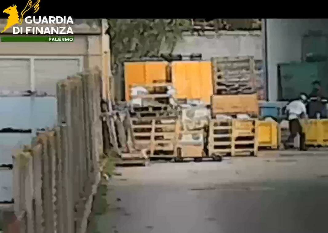 Dipendenti sfruttati e costretti a restituire parte della paga: un arresto Dipendenti sfruttati e costretti a restituire parte della paga: un arresto