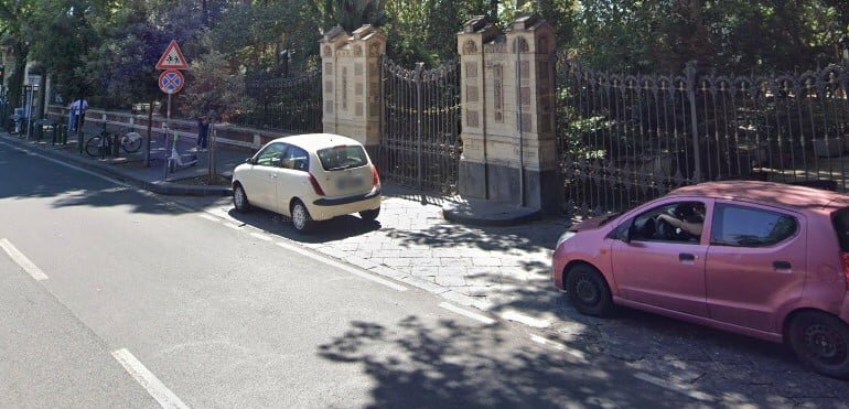 Alt in piazza Roma: il pusher nervoso crolla