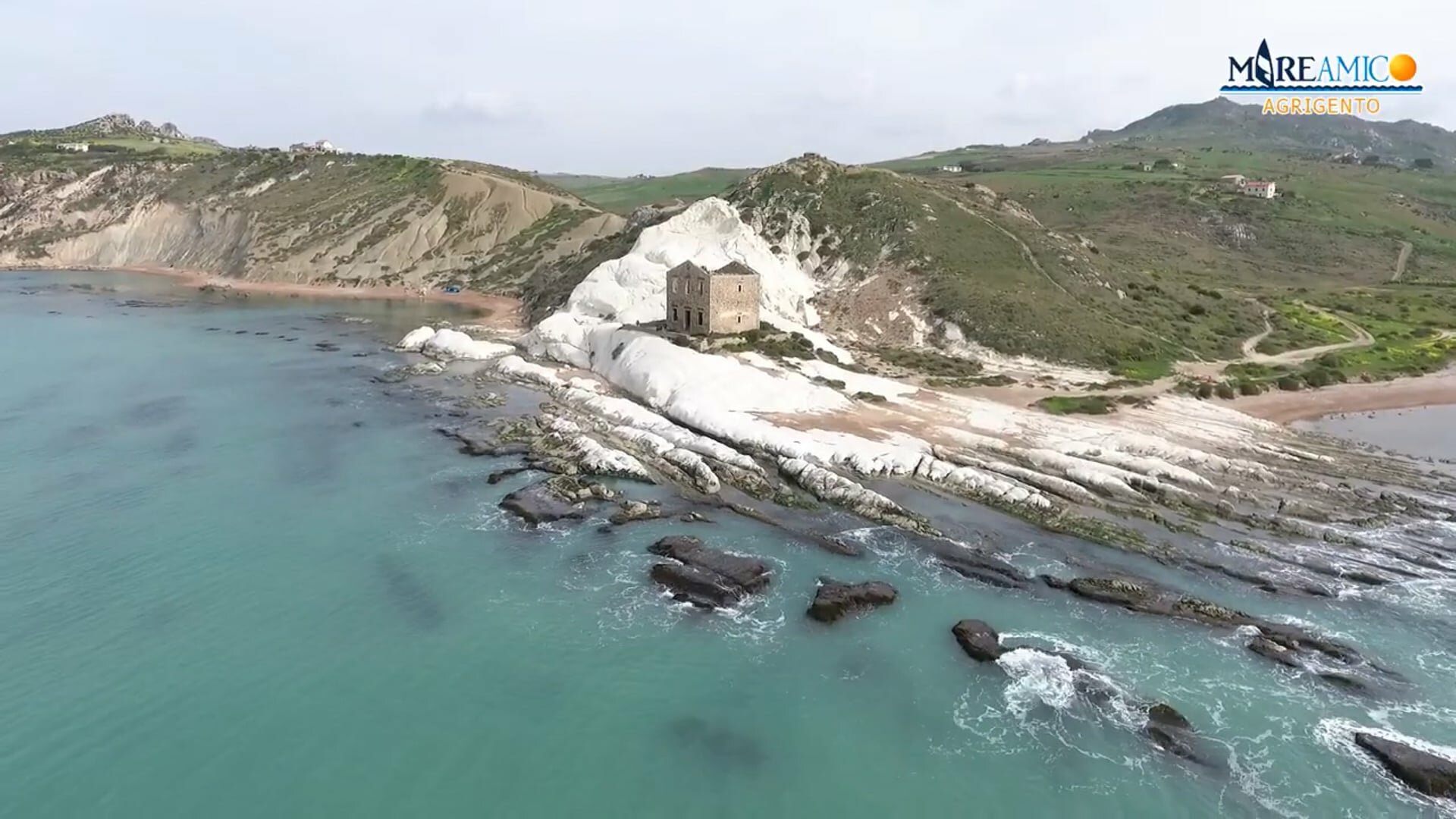 Punta Bianca, crolli nell'ex caserma