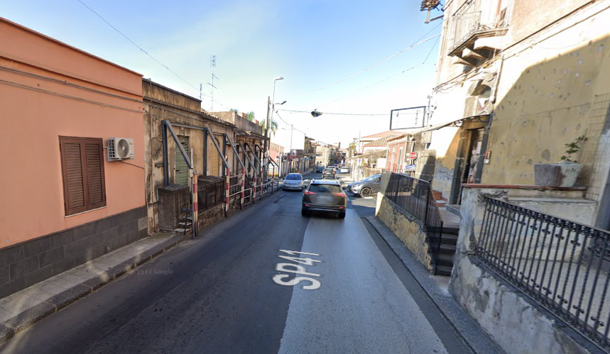 A Catania il marciapiede che non c'&egrave;