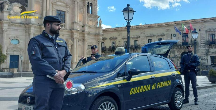 Acireale, nel noto bar 17 lavoratori irregolari