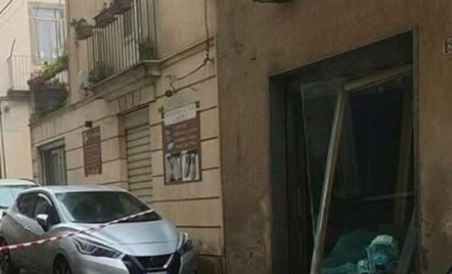 Furto da film: la gru per prendere la cassaforte