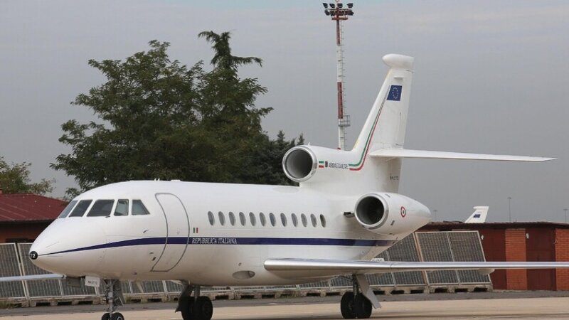 Neonato in pericolo, volo salva-vita Catania-Roma