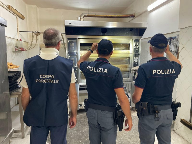 Il panificio catanese era da film dell'orrore