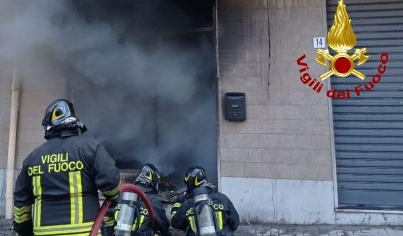 Fiamme dal tappezziere: ustionato ad Acireale Fiamme dal tappezziere: ustionato ad Acireale