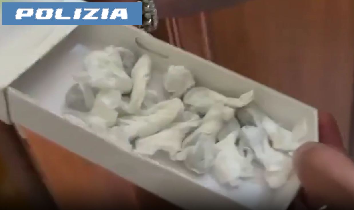“rex”-fiuta-la-droga-nella-cameretta-di-un-14enne-a-san-cristoforo-pusher-arrestato-dalla-polizia-di-stato-(1).png