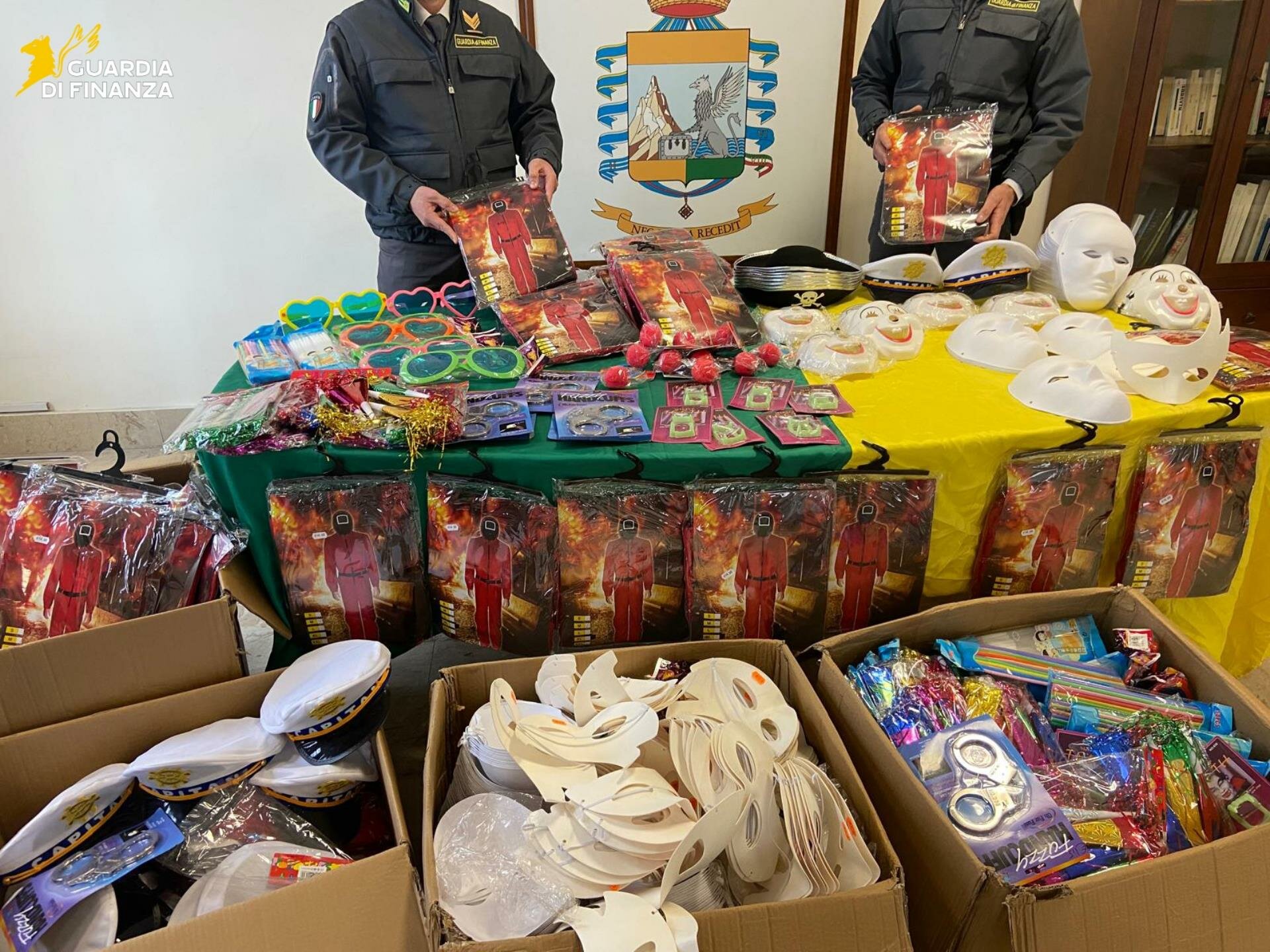 Catania, sequestrati i costumi di carnevale