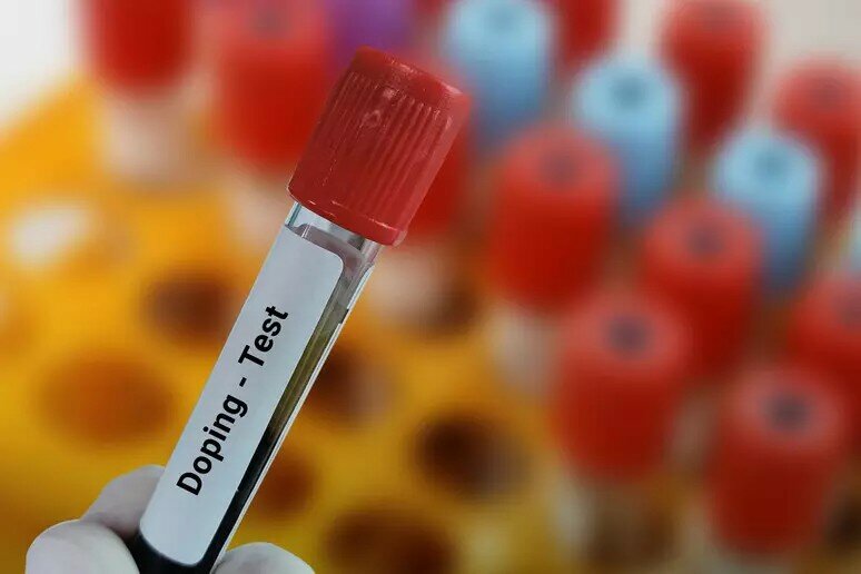 Traffico illegale di farmaci: sequestrati migliaia di prodotti e oscurati siti web