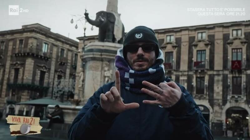 L'Elfo, sigla da Fiorello e omaggio a Catania