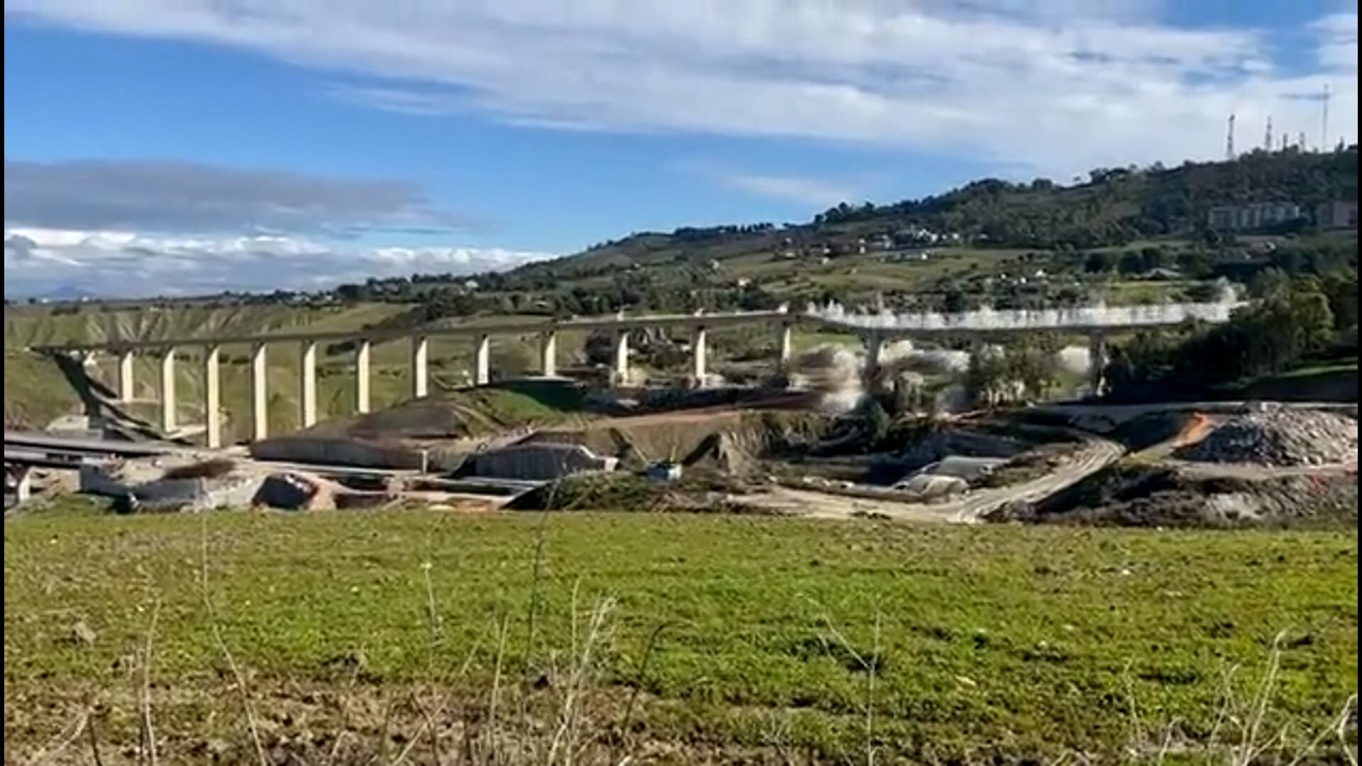 Gi&ugrave; il viadotto