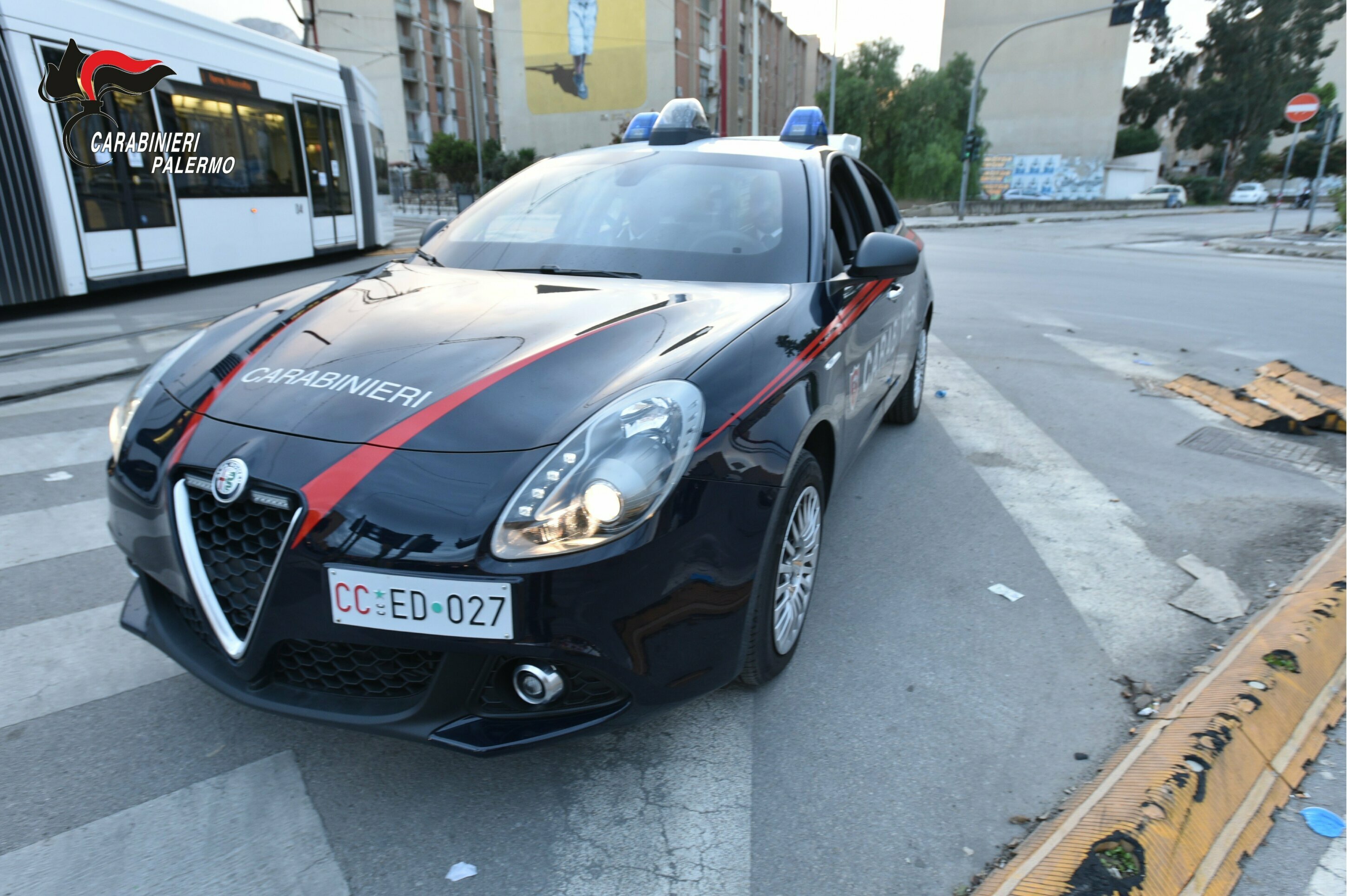 Palermo: compie atti osceni e aggredisce i carabinieri Palermo: compie atti osceni e aggredisce i carabinieri
