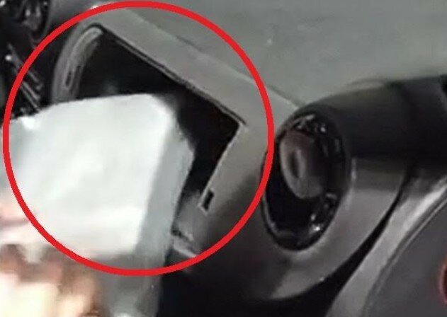 Al posto dell'airbag la coca: presi al casello etneo