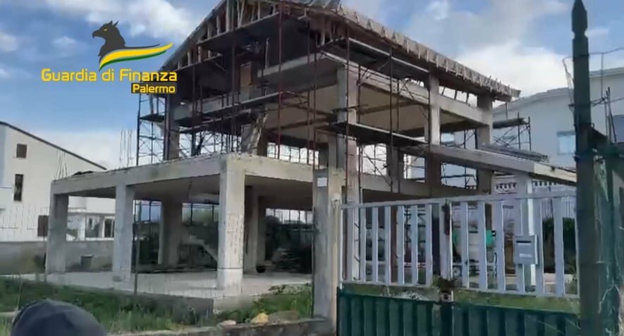 Ristrutturazioni fantasma col Superbonus: arrestato