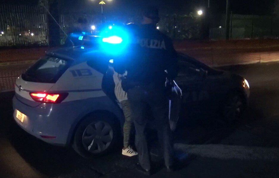 Catania: tenta il furto in casa nella notte, ma il proprietario lo sorprende