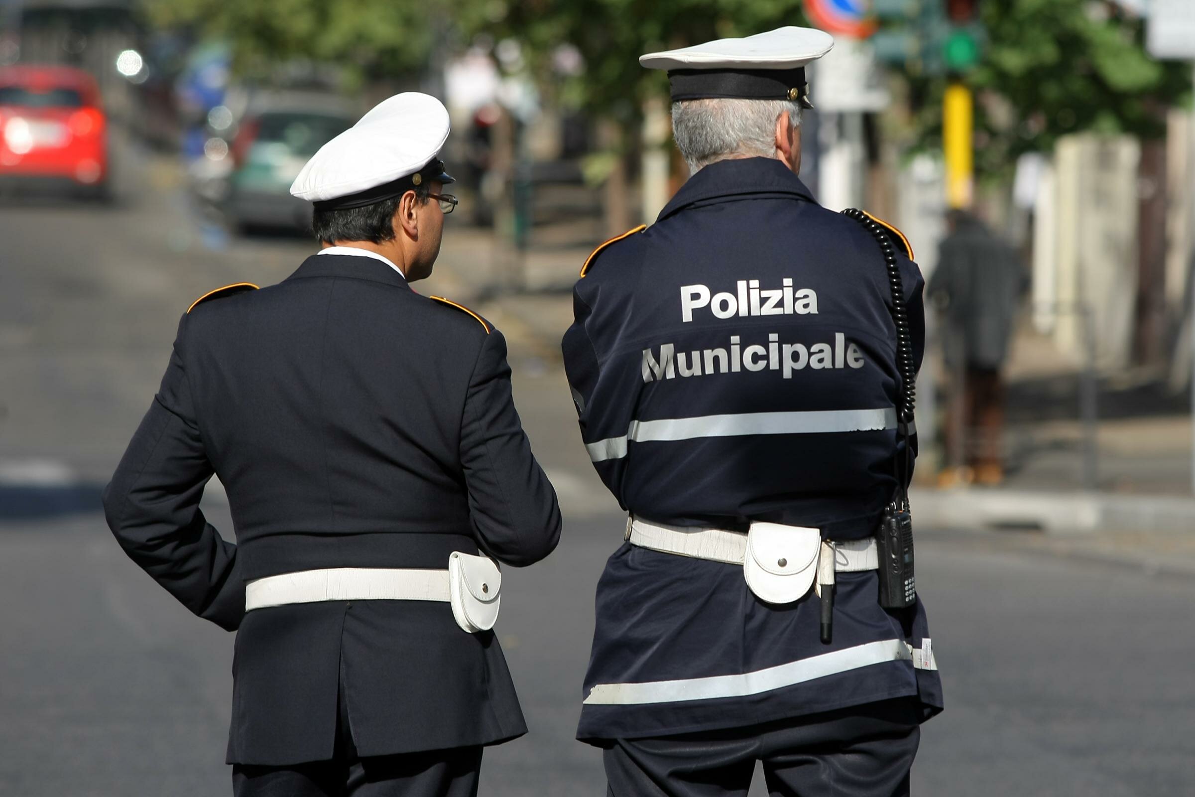 Palermo, vigili urbani picchiati da ciclista