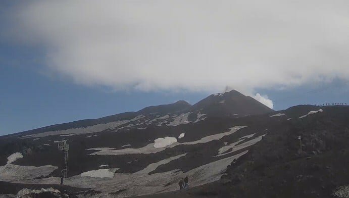Etna insonne: all'alba un'altra eruzione Etna insonne: all'alba un'altra eruzione
