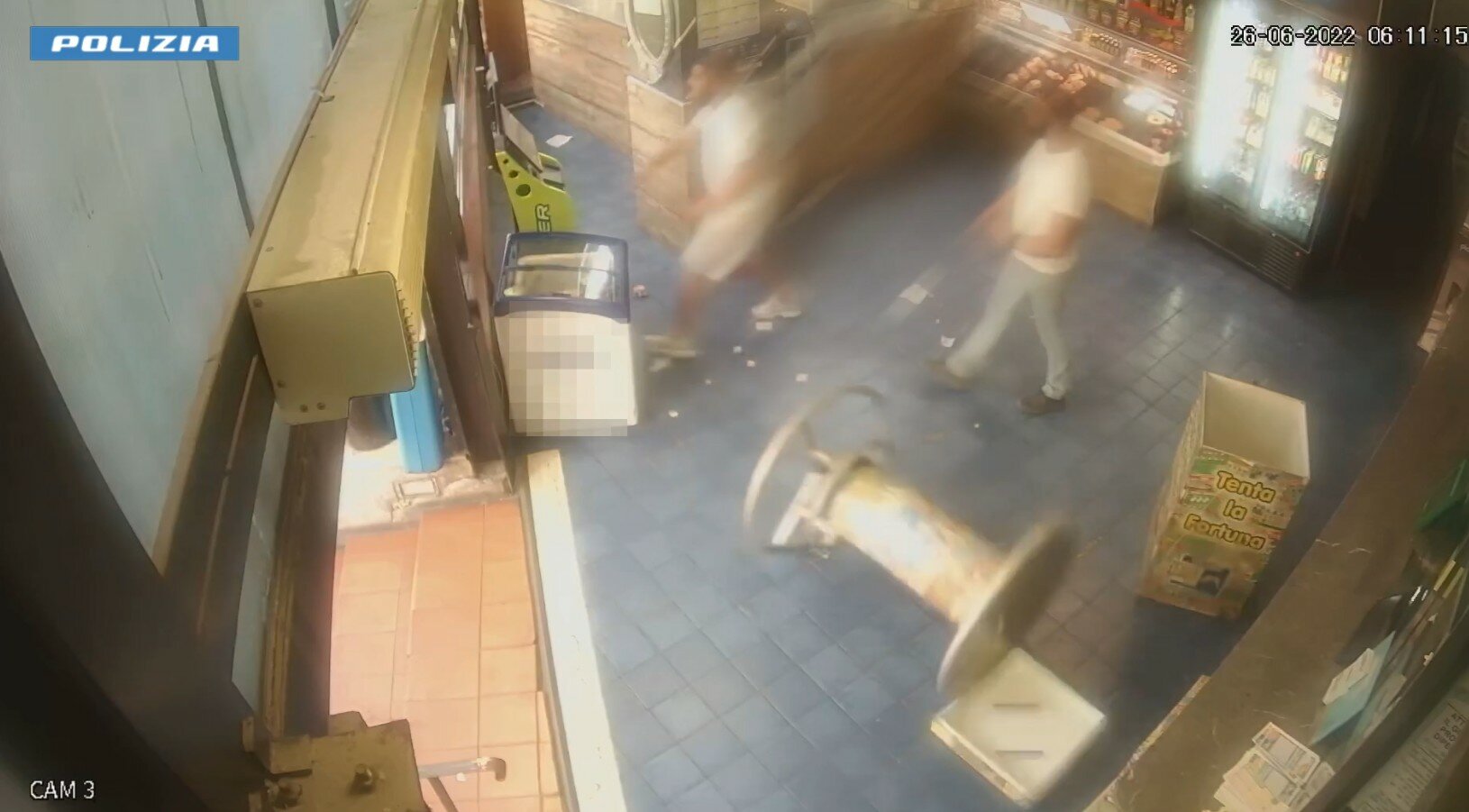 Estorsioni e botte ai dipendenti dei locali: arrestata banda