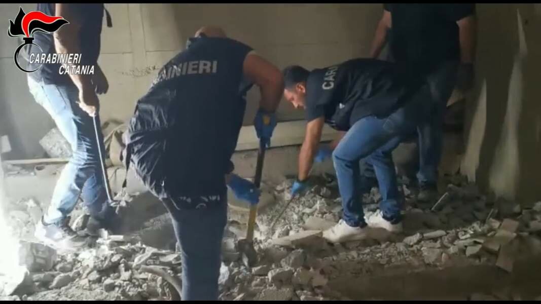 A Librino armi da guerra sotto il pavimento
