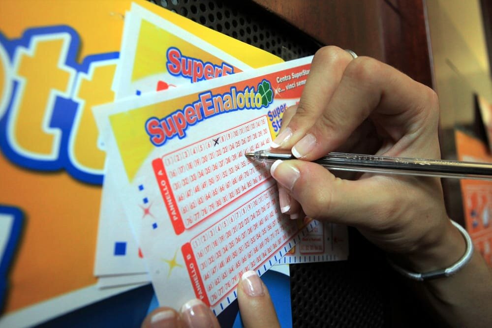 Superenalotto, vinti 73 milioni di euro
