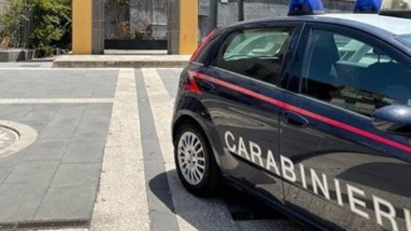 Botte alla madre: "Stasira mi fazzu attaccari" Botte alla madre: "Stasira mi fazzu attaccari"