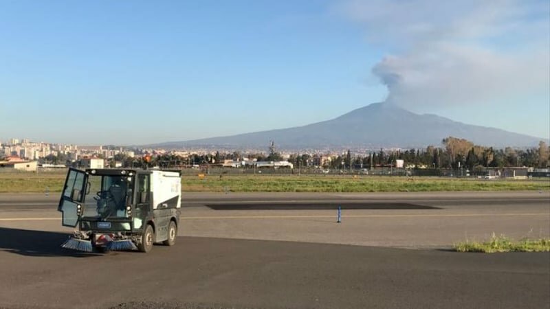 Fontanarossa: dirottati 32 voli, poi la normalit&agrave;