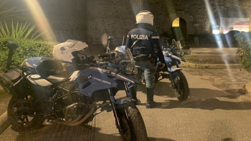 Catania, beccati 7 posteggiatori abusivi
