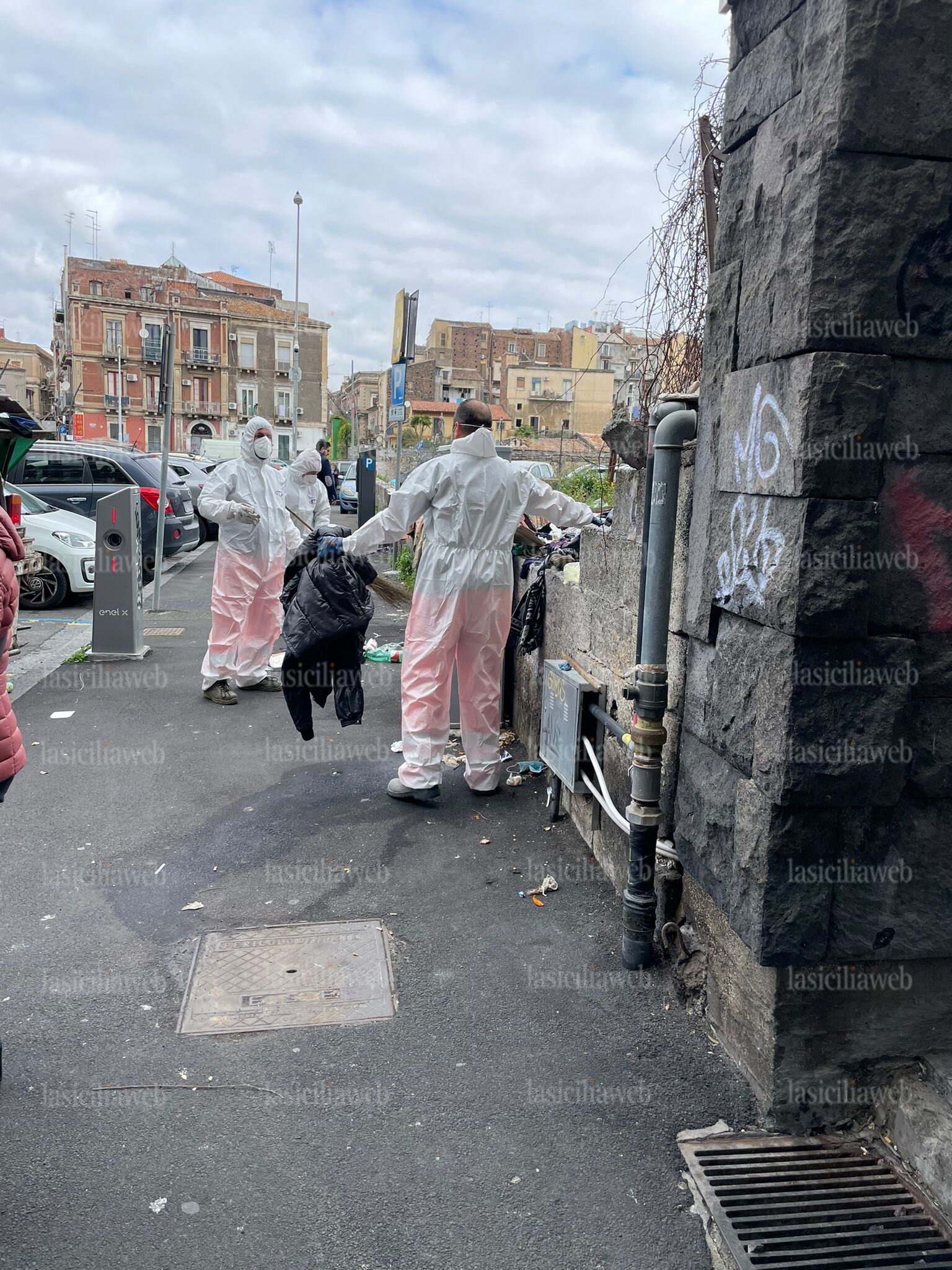 002-Sgombero-senza-tetto-Corso-Sicilia-1.jpeg