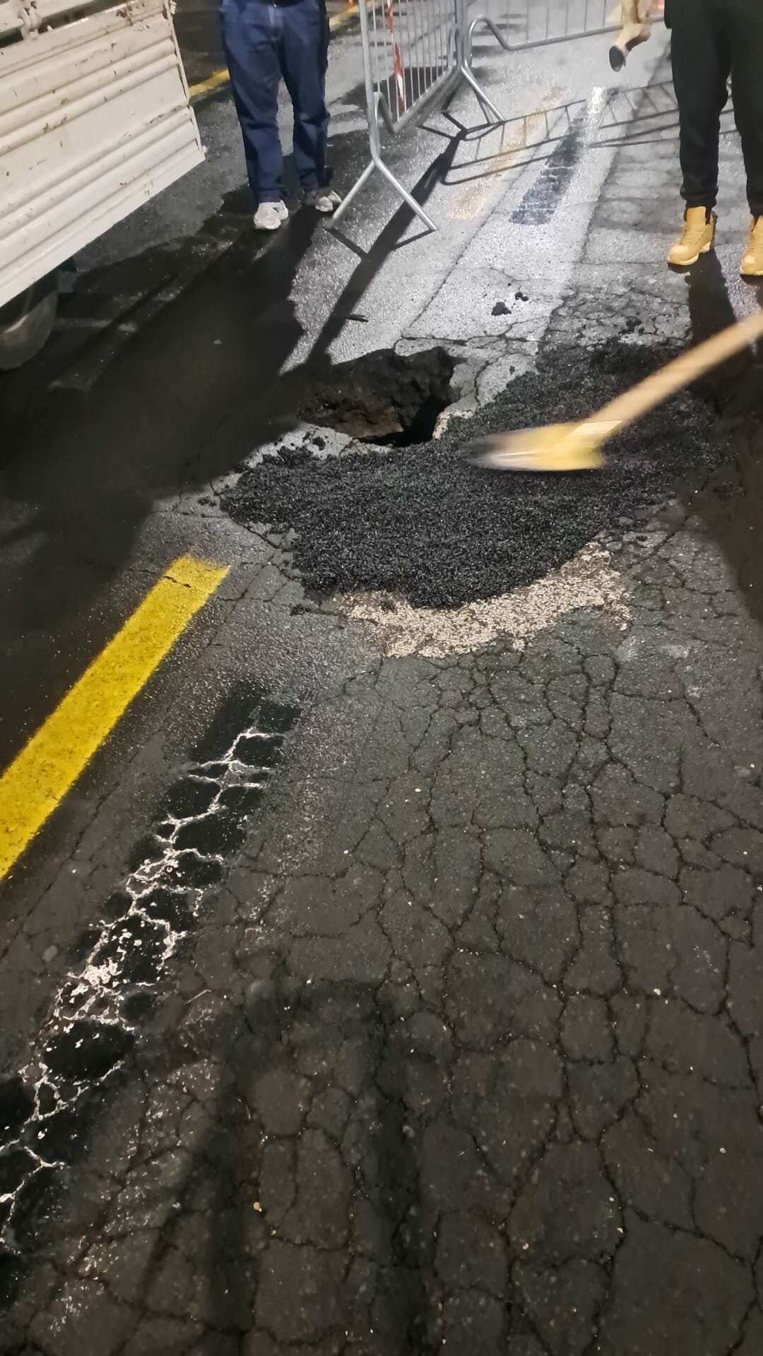 buca_lungomare_asfalto.jpeg buca_lungomare_asfalto.jpeg