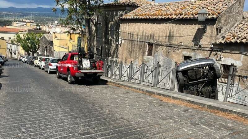 Vola gi&ugrave; dalla ringhiera