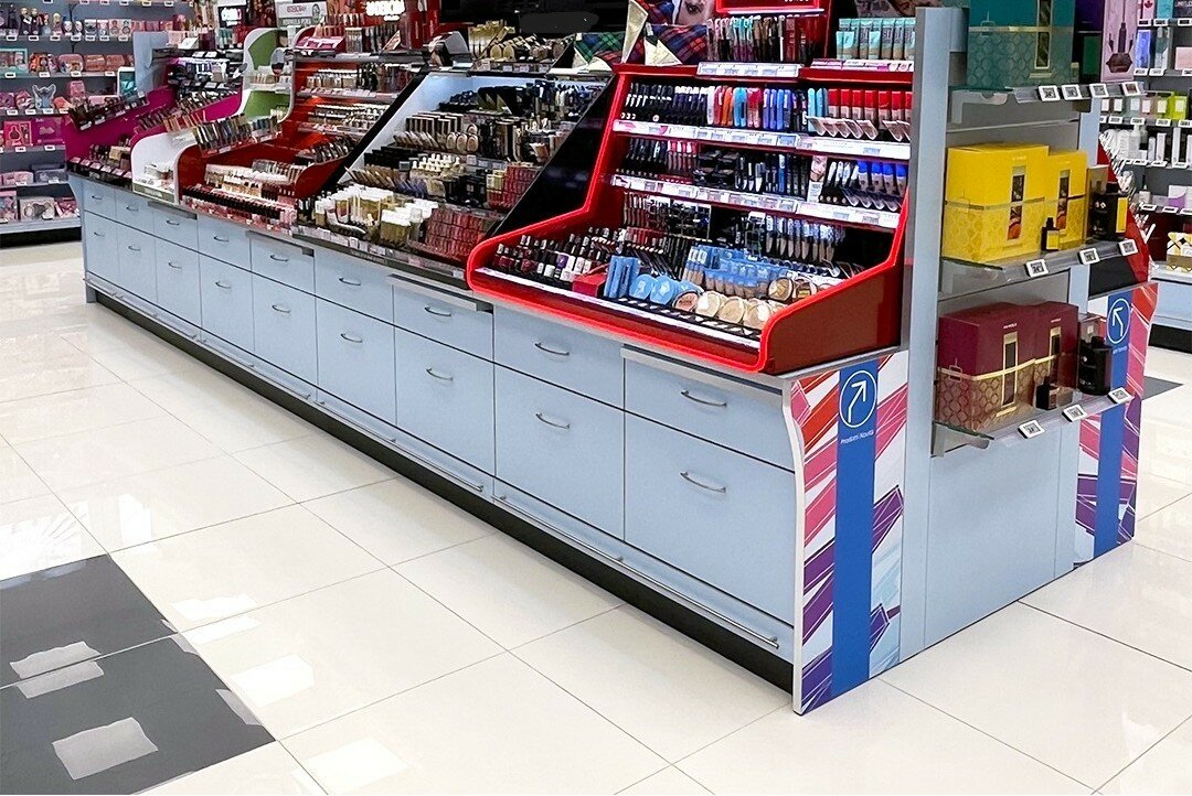 In due rapinano negozio di via Milano: rubato l'incasso