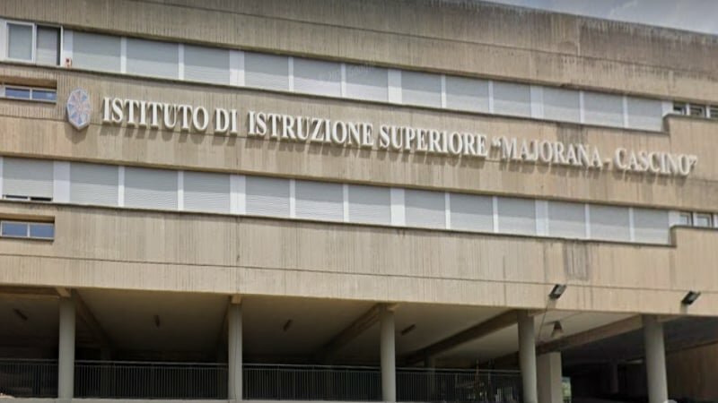 A scuola si parla di cannabis, irrompe la polizia: &egrave; bufera politica