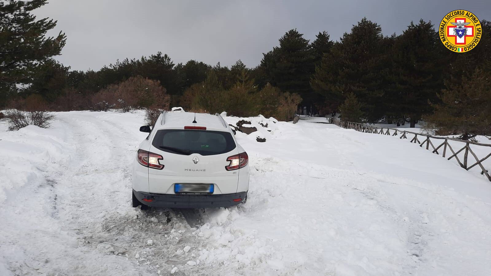 Etna, bloccati dalla neve col bimbo di 5 mesi