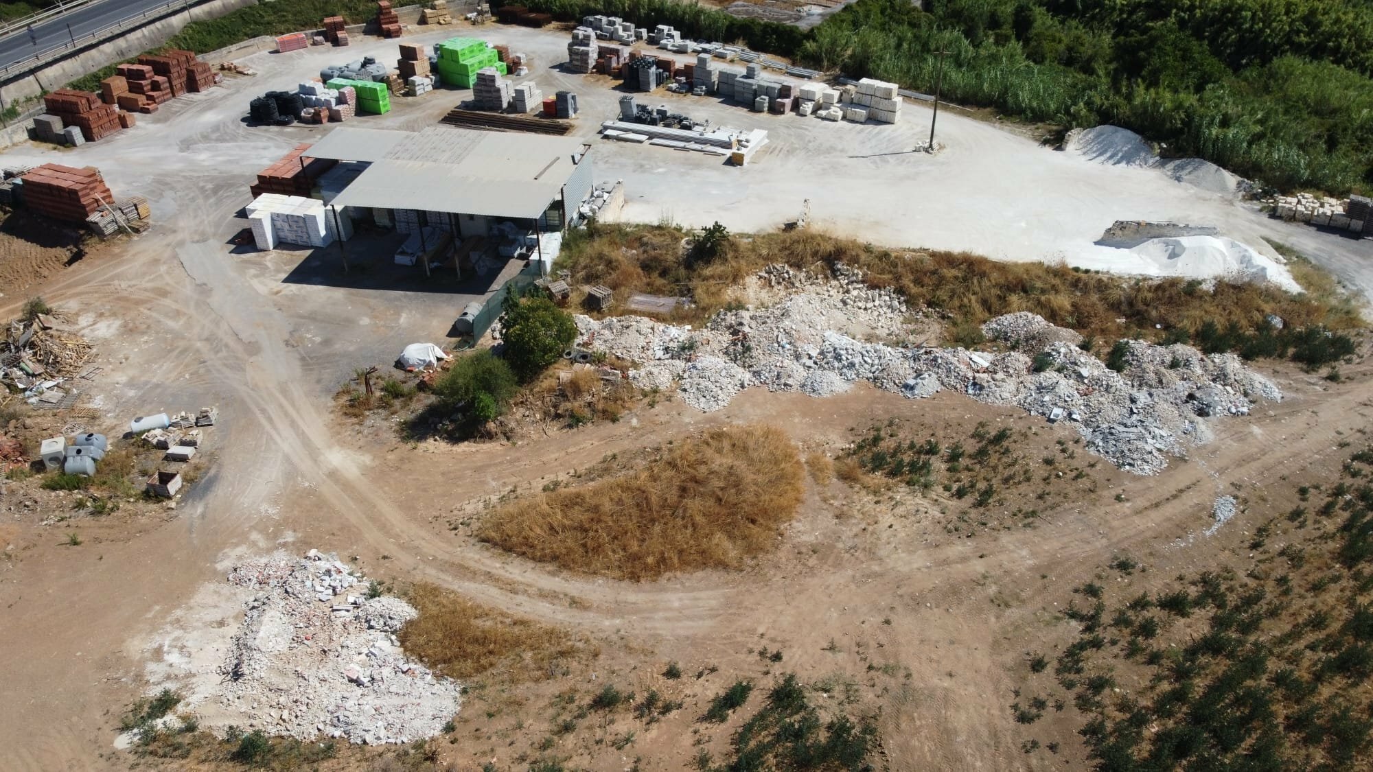Rifiuti edili sotto terra: sequestro e denuncia