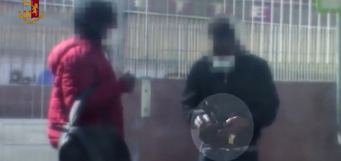 'Agenzia viaggi' per migranti: sesso per pagare 'Agenzia viaggi' per migranti: sesso per pagare