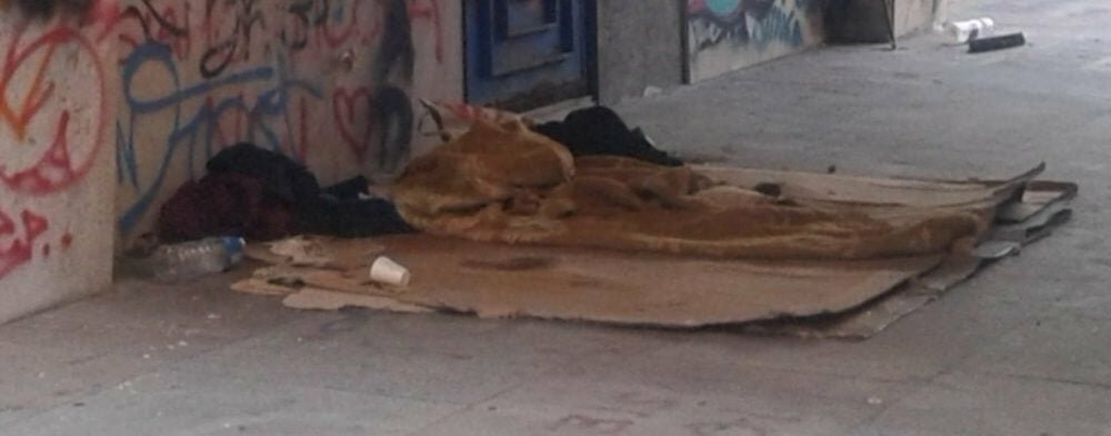 Un taglio sospetto sul volto di Cristian
