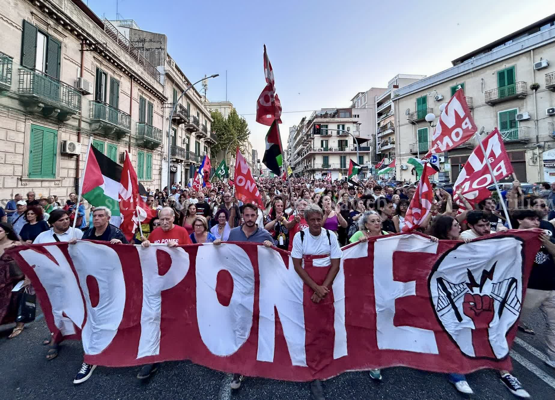 No ponte: duemila in piazza a Messina
