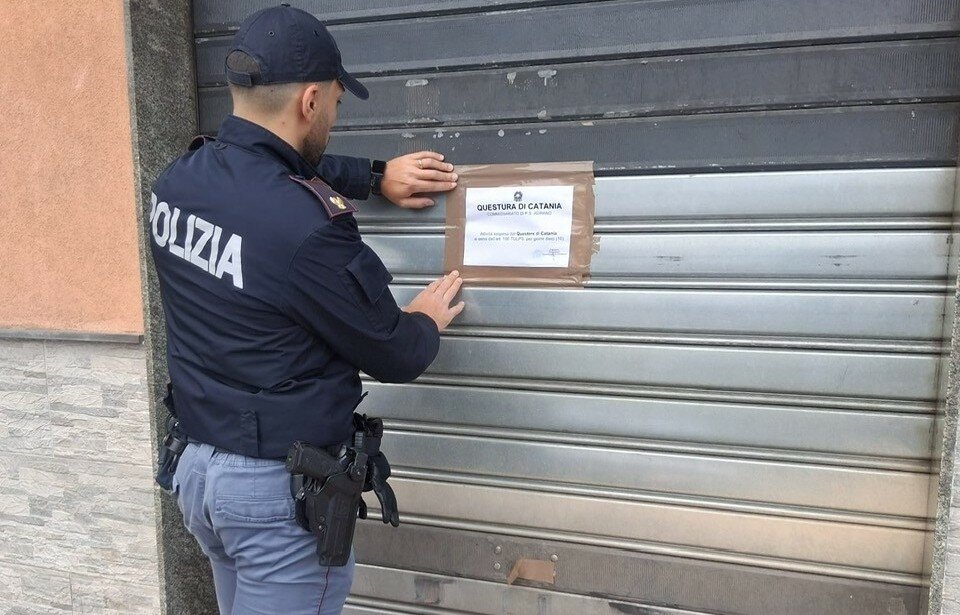 Scazzottate al bar: stop all'attivit&agrave;