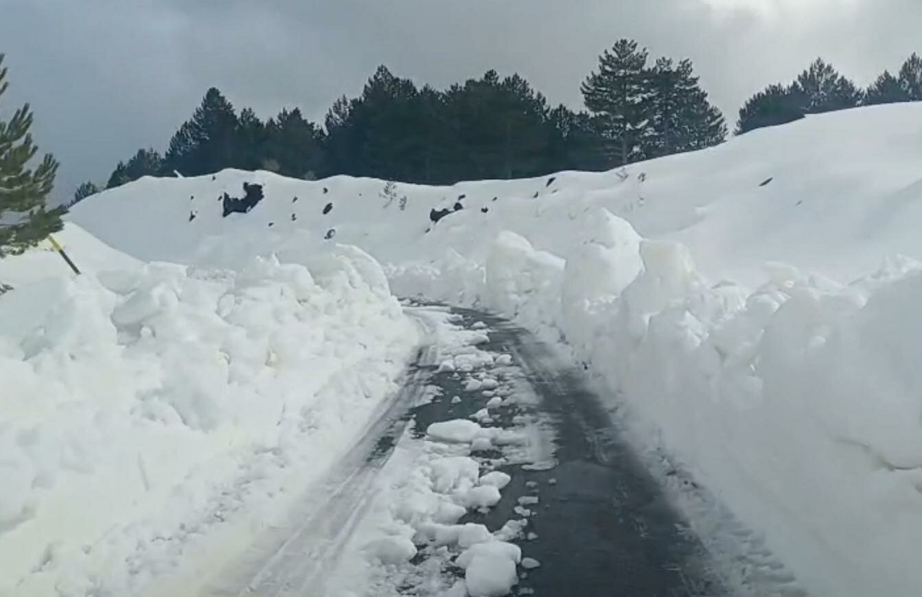 Etna 'total white': turbine per liberare le strade