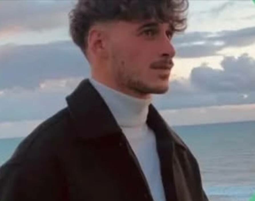 Coltellata in un parcheggio, Gabriele muore a 25 anni