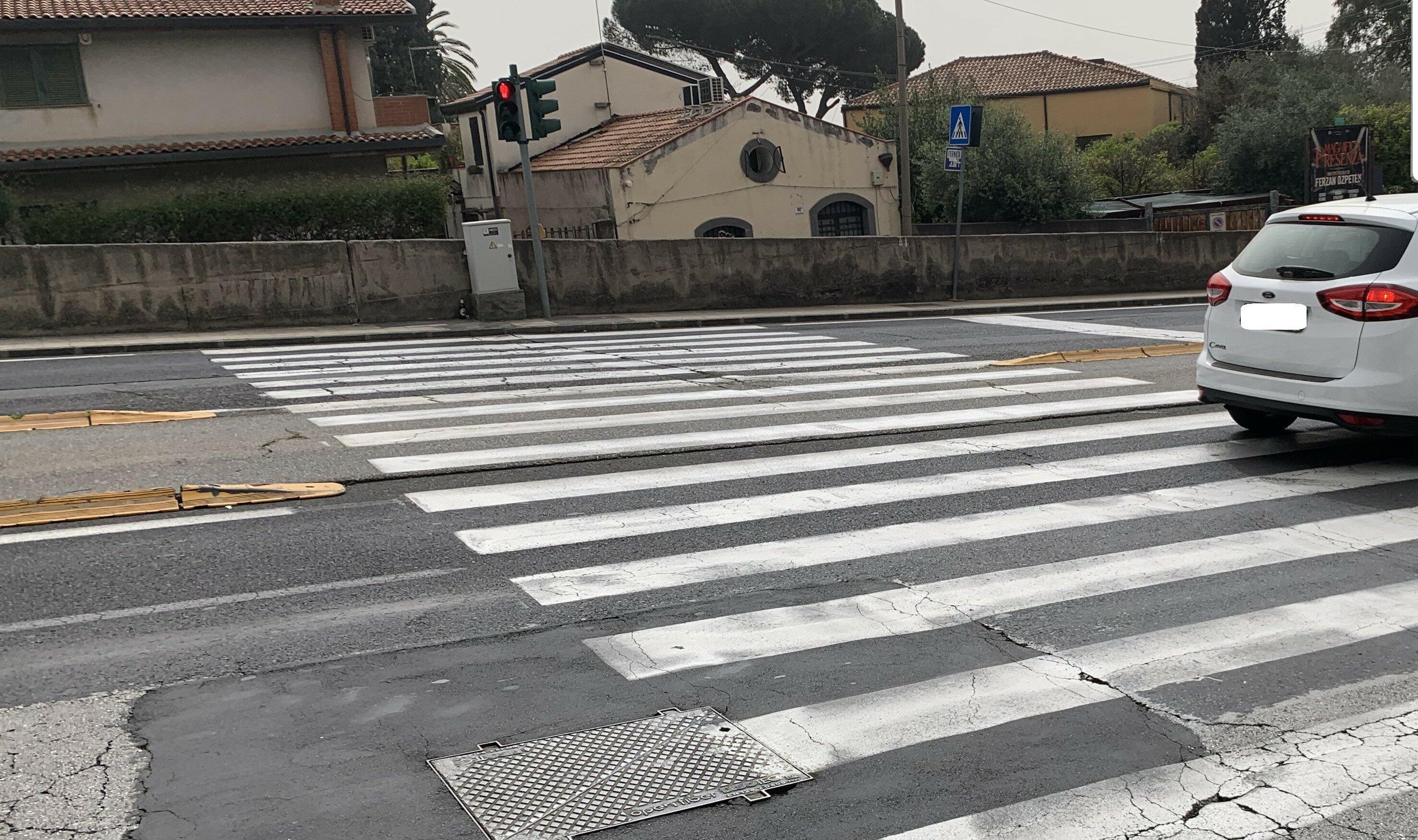 In via Passo Gravina si rischia la vita