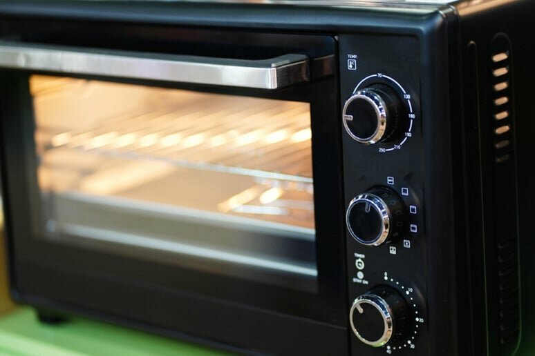 La droga nascosta anche dentro il forno