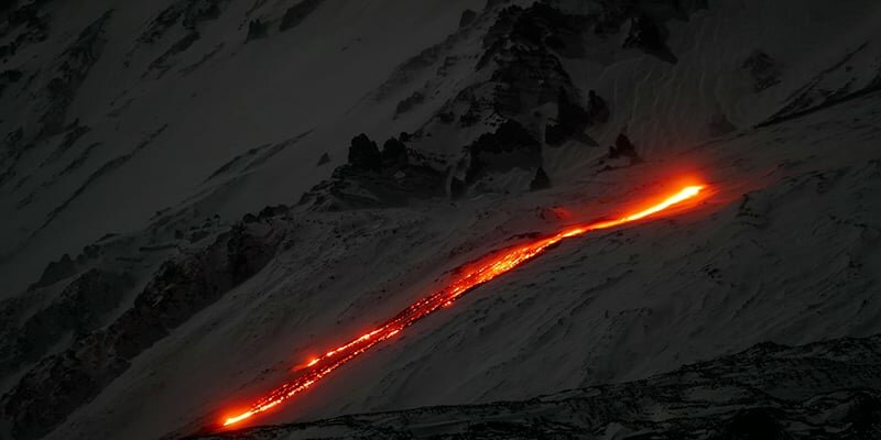 L'Etna si sveglia: fiume di lava a 3.000 metri