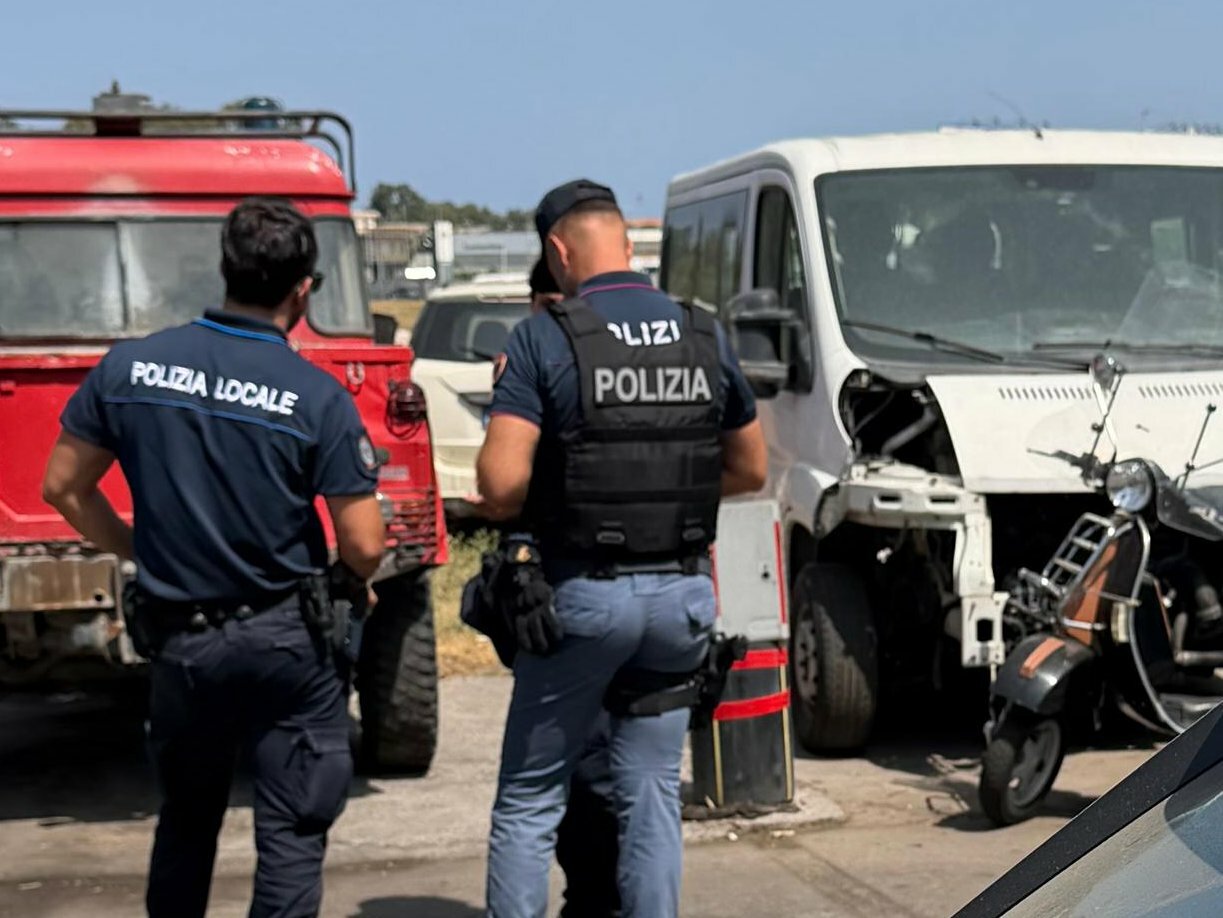 Rimosse auto abbandonate nel parcheggio catanese