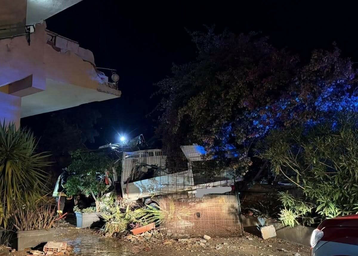 Colleghi e compaesani, giù dal viadotto col furgone: un morto Colleghi e compaesani, giù dal viadotto col furgone: un morto