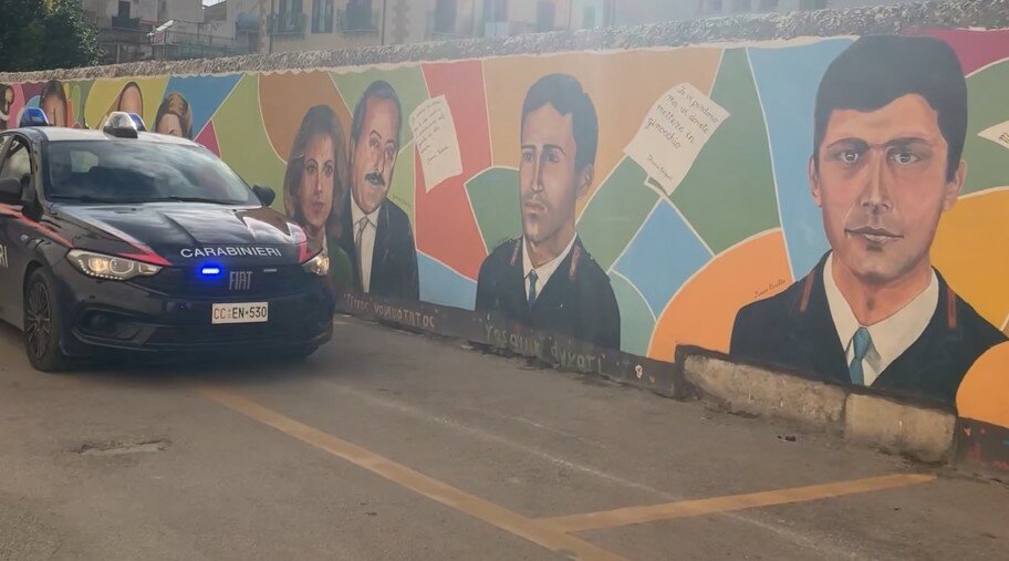 Nelle case acqua della mafia, summit domenicali nel bar