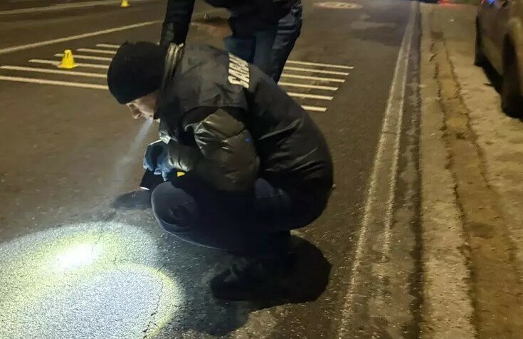 Spari contro l'auto: ferita una ragazza